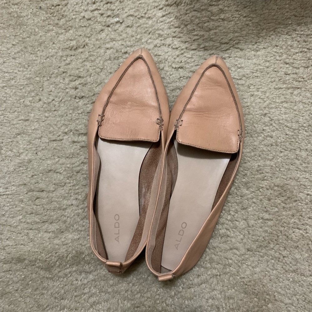 Leather beige flats